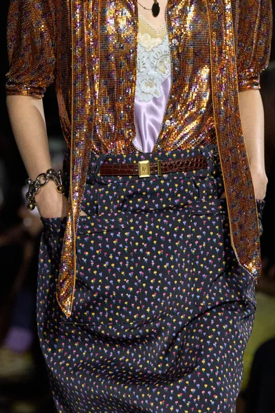 Look 50